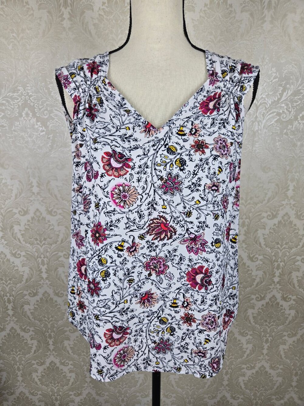 LOFT Size XS Floral Sleeveless Top Vneck Oversized Fit Rounded Hem Lined